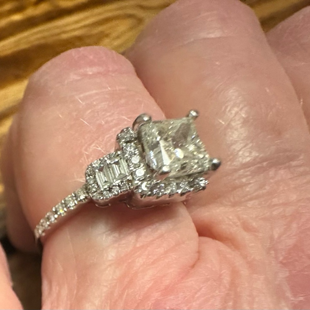 Kay Jewelers 1 1/2 carat princess cut natural diamond in a halo setting - Picture 2 of 14